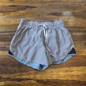 Lulu lemon 🍋 grey and purple short size 8
